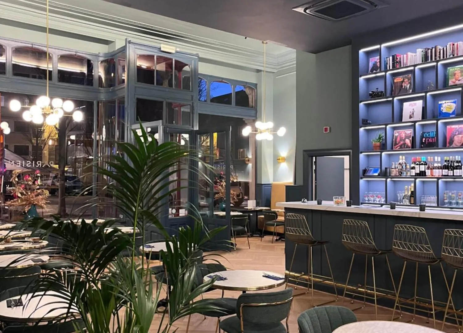 Hotel Le Parisien contacts